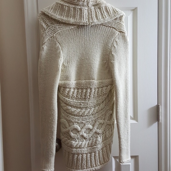 ** Sweater** - Picture 5 of 7